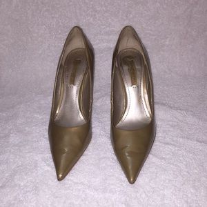 Nine West golden shoes, size 7M.